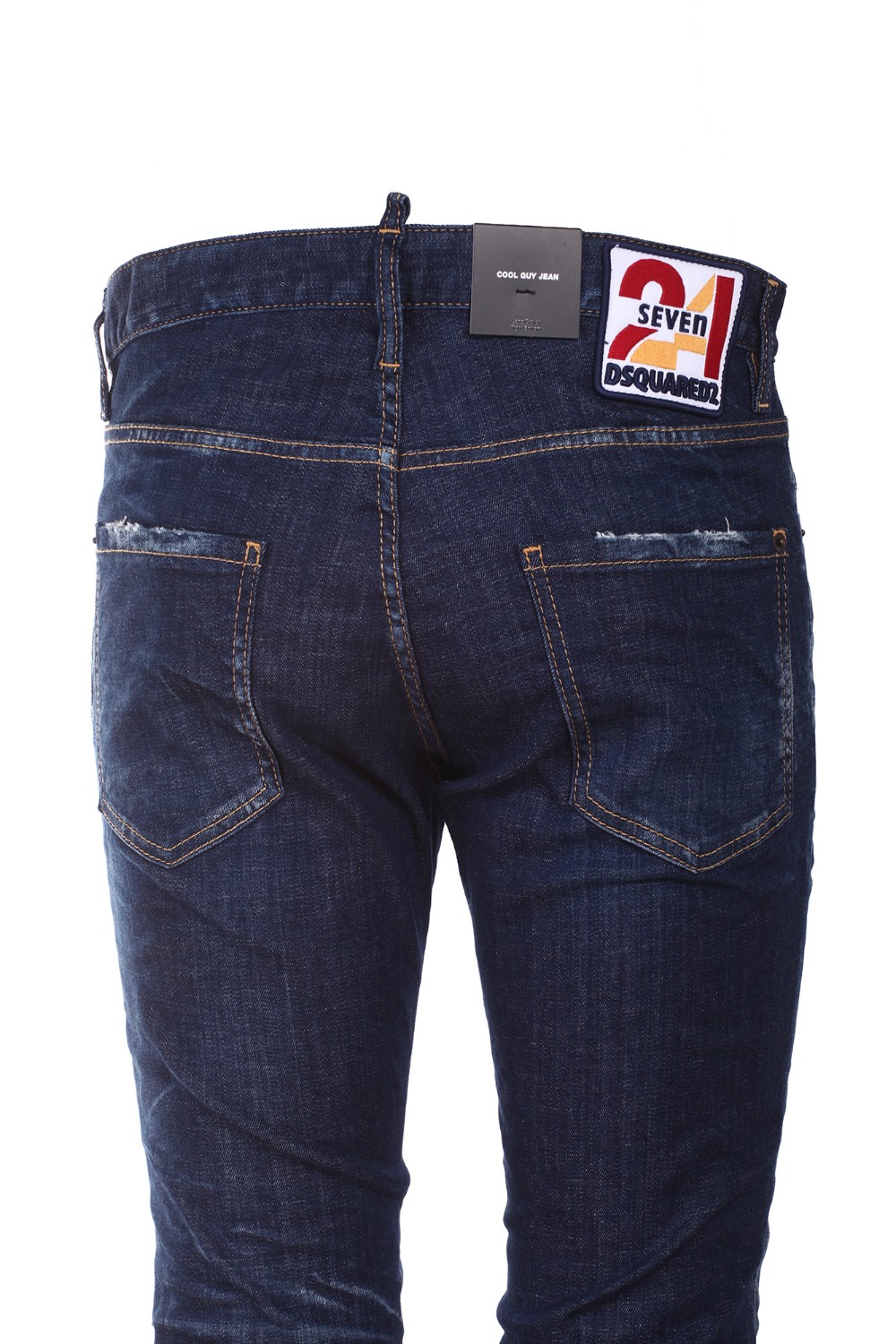 shop DSQUARED2  Jeans: DSQUARED2 jeans in denim di cotone stretch.
Modello Cool Guy.
Vestibilità slim.
Lavaggio used.
Chiusura con bottoni.
Label logata sulla patta.
Etichetta logata sul retro, 24seven.
Misure nella taglia 48: cavallo 22.5 cm, fondo 16.5 cm, lunghezza 102 cm.
Composizione: 98% cotone 2% elastan.
Made in Italy.. S74LB1230 S30342-470 number 4001975